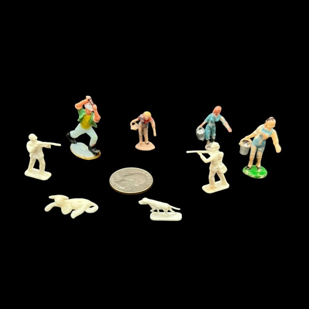 8 One-inch 50s Plastic Minatures Figures Matchbox 42 Studebaker Hunters and Dog